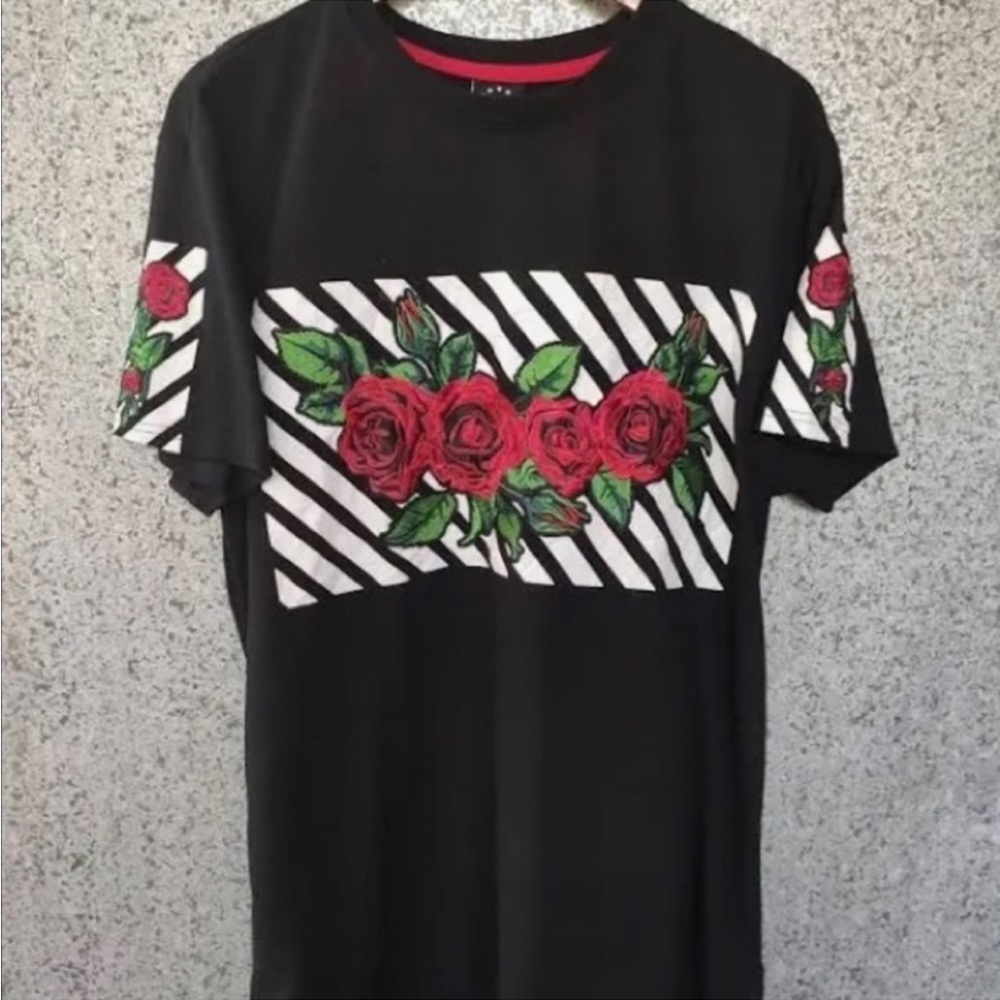Krisp NYC Black TShirt with Embroidered Roses Sz M